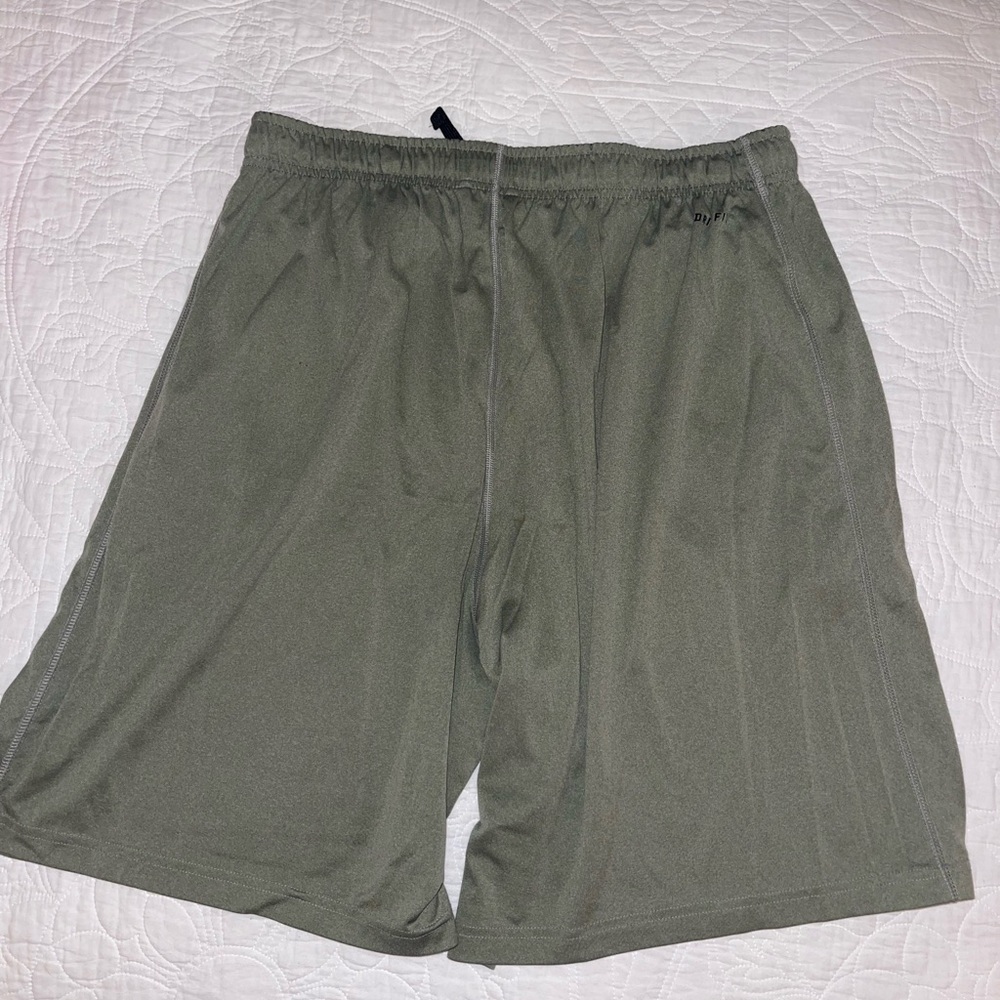 Nike Men's Athletic Shorts Green XXL - Picture 2 of 5